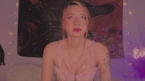 Snapshot of cinderella_lewis chatting on February 2026 09:18:02 PM Sofi Eva and Mey online show from February 2026 09:18:02 PM