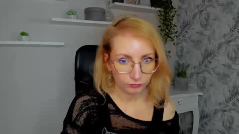 Snapshot of cinderellamoon chatting on February 2026 06:33:02 AM Cinderella online show from February 2026 06:33:02 AM