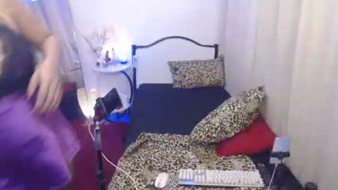 Cindy online show from October 2025 04:16:02 PM