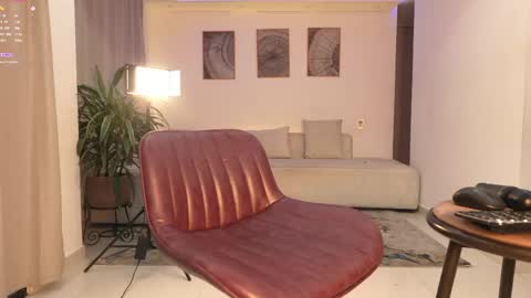 cinnamon__criss online show from April 2026 11:10:02 PM