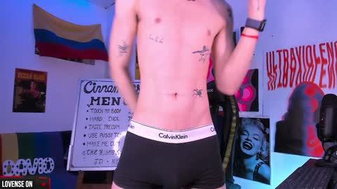 Snapshot of cinnamon_boyxxx chatting on December 2024 08:00:02 AM David     Independent Model online show from December 2024 08:00:02 AM