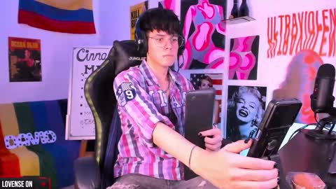 Snapshot of cinnamon_boyxxx chatting on January 2025 04:47:01 AM David     Independent Model online show from January 2025 04:47:01 AM