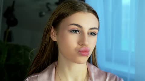 Sandy online show from December 2024 05:18:02 AM