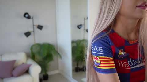 Sandy online show from September 2025 07:08:02 AM