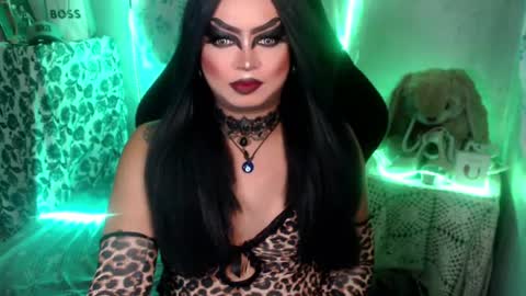 Snapshot of cj_parker69 chatting on July 2026 06:32:02 PM QUEEN CESS online show from July 2026 06:32:02 PM