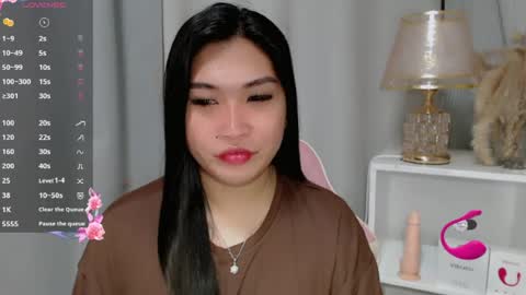 Snapshot of claire_wntr chatting on June 2026 06:05:01 AM CLAIRE online show from June 2026 06:05:01 AM