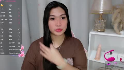 Snapshot of claire_wntr chatting on July 2026 05:43:02 AM CLAIRE online show from July 2026 05:43:02 AM
