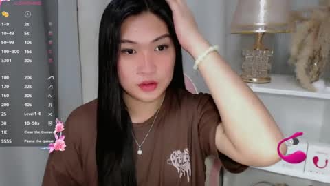 Snapshot of claire_wntr chatting on July 2026 05:39:02 PM CLAIRE online show from July 2026 05:39:02 PM