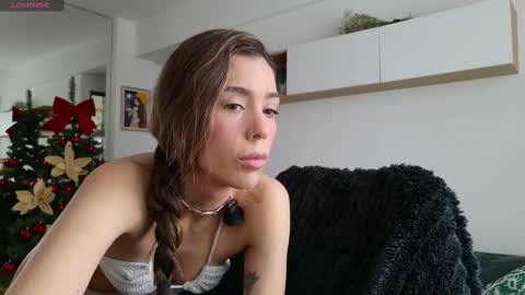 clairevarhol online show from November 2025 12:44:02 PM