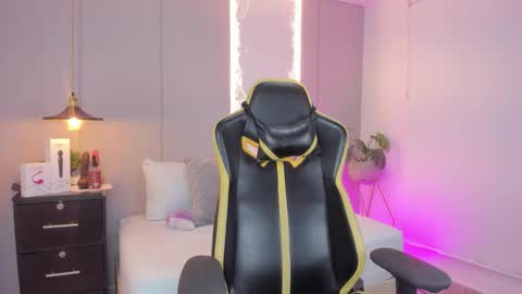 C L A R A online show from February 2026 02:48:01 AM