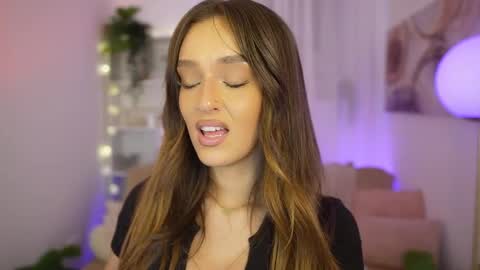 Clara smile online show from February 2026 07:42:02 PM