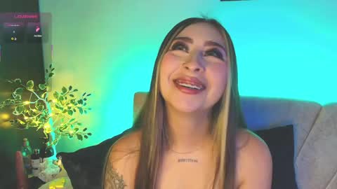 Snapshot of cloe_martinezz_ chatting on April 2026 07:38:02 PM cloe_martinezz_ online show from April 2026 07:38:02 PM