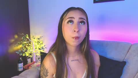 Snapshot of cloe_martinezz_ chatting on April 2026 05:41:02 PM cloe_martinezz_ online show from April 2026 05:41:02 PM