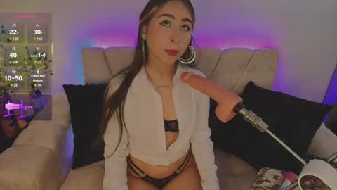 Snapshot of cloe_martinezz_ chatting on June 2026 08:51:02 PM cloe_martinezz_ online show from June 2026 08:51:02 PM