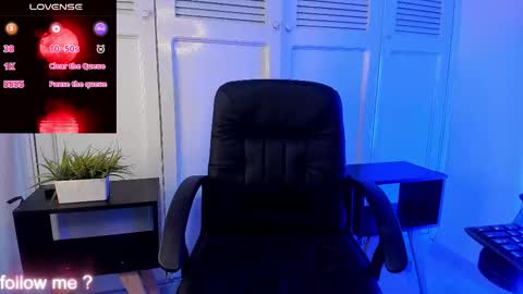 Cloe online show from October 2025 12:36:01 PM