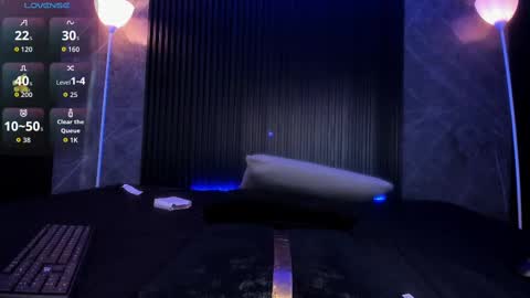 Cloe online show from November 2025 03:45:02 PM