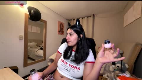 cloe small online show from October 2025 04:37:01 AM