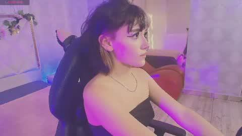 cloee_tay1 online show from July 2026 11:19:02 AM