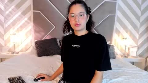 Cloe  online show from October 2025 08:07:01 PM