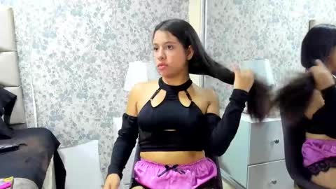 Snapshot of clohebell chatting on December 2025 03:47:02 AM Clohe the wonder online show from December 2025 03:47:02 AM