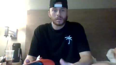 Snapshot of cloudyydayzz chatting on April 2026 08:57:02 PM tallhungandcloudy online show from April 2026 08:57:02 PM