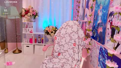 Mia online show from November 2025 01:25:02 PM