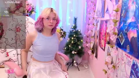 Mia online show from December 2025 03:43:01 PM