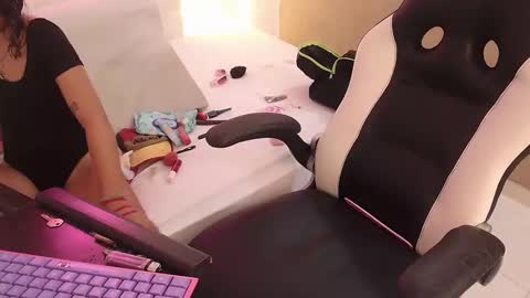 coffe_eyes online show from October 2025 08:37:01 AM