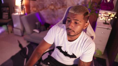 Andres online show from November 2025 01:24:01 PM