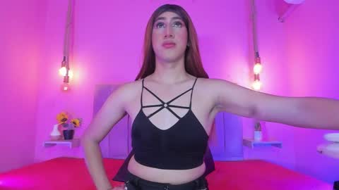 Snapshot of colette_rousseau chatting on October 2025 12:05:02 PM online show from October 2025 12:05:02 PM