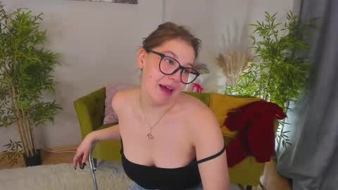 Collen Mon Tue Wed Thu Fri GMT 3 0300am - 0900am  online show from November 2025 05:12:02 PM