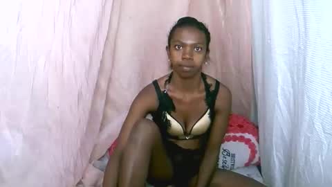 coquine_lara online show from June 2026 10:33:02 PM