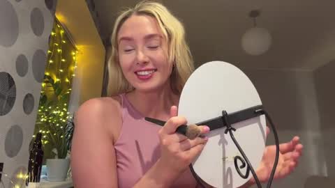 Anny online show from April 2026 03:43:01 PM