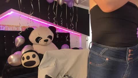 Snapshot of coral_gibson chatting on April 2026 01:01:01 PM Coral online show from April 2026 01:01:01 PM