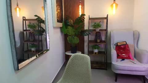 Snapshot of coral_lise chatting on October 2025 11:07:02 AM Coral online show from October 2025 11:07:02 AM