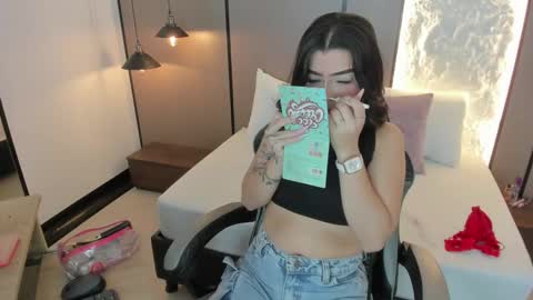 Snapshot of coral_rosse_ chatting on November 2025 08:19:02 PM C O R A L online show from November 2025 08:19:02 PM