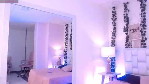 Snapshot of coralgh_ chatting on September 2025 12:29:01 PM Coral online show from September 2025 12:29:01 PM