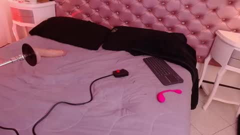 Snapshot of coralgh_ chatting on September 2025 12:18:01 PM Coral online show from September 2025 12:18:01 PM