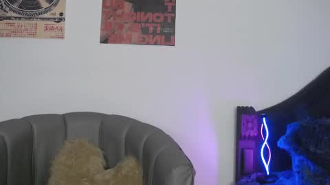 Coralie Bronson online show from February 2026 04:09:01 AM