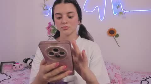 Snapshot of coralinexxx07 chatting on July 2026 02:05:17 AM Coraline uwu Bienvenidos al dulce mundo de Coraline Hola amores soy Coraline Una chica tierna juguetona online show from July 2026 02:05:17 AM