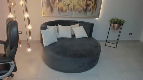 Corinne Russo online show from September 2025 05:45:02 AM