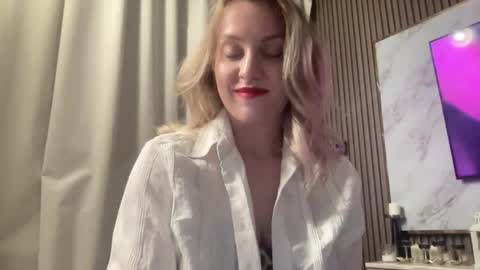 cosmo_blondiee online show from September 2025 03:35:02 PM