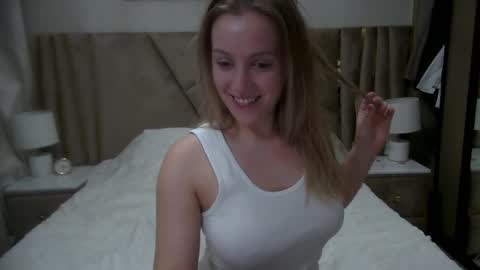 cosmo_blondiee online show from October 2025 10:16:01 AM