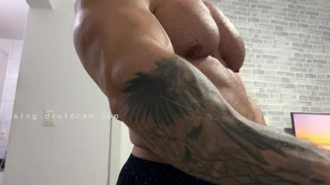 couplemuscle40 online show from April 2026 01:39:01 AM
