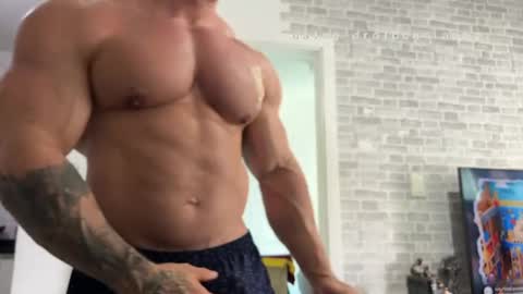 couplemuscle40 online show from April 2026 04:43:02 PM