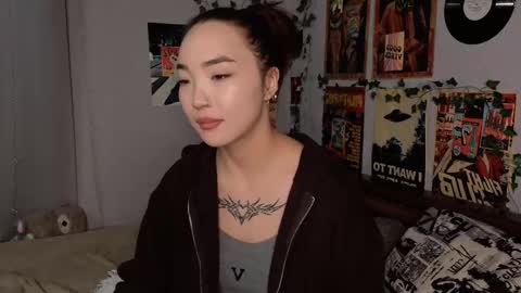 Yuna online show from November 2025 08:23:02 PM