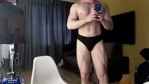 Snapshot of cravelorenzo chatting on June 2026 07:43:02 AM CraveLorenzo online show from June 2026 07:43:02 AM