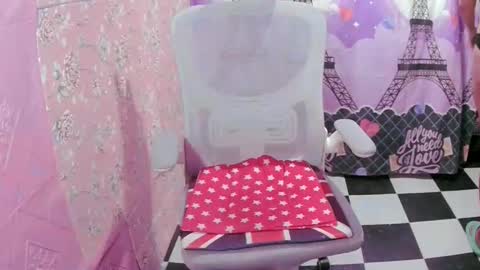 crazy_4u69 online show from April 2026 02:33:01 AM