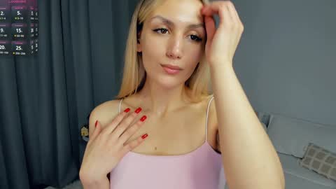 Snapshot of crazy_selfi chatting on February 2025 02:38:02 AM Emma online show from February 2025 02:38:02 AM