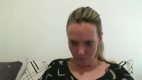 Snapshot of crazyanny chatting on December 2024 12:52:01 AM Anny online show from December 2024 12:52:01 AM